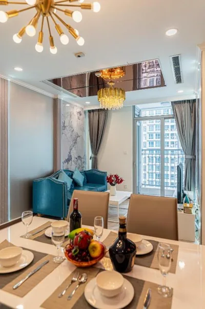 Apartamento con balcón — Landmark Plus Vinhomes Serenity Suite